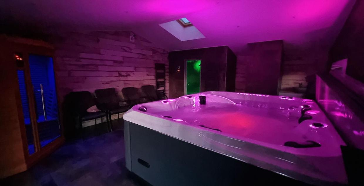 Izeaux Gites De La Croisee Des Chemins - Piscine Chauffee - Spa, Hammam Et Sauna מראה חיצוני תמונה